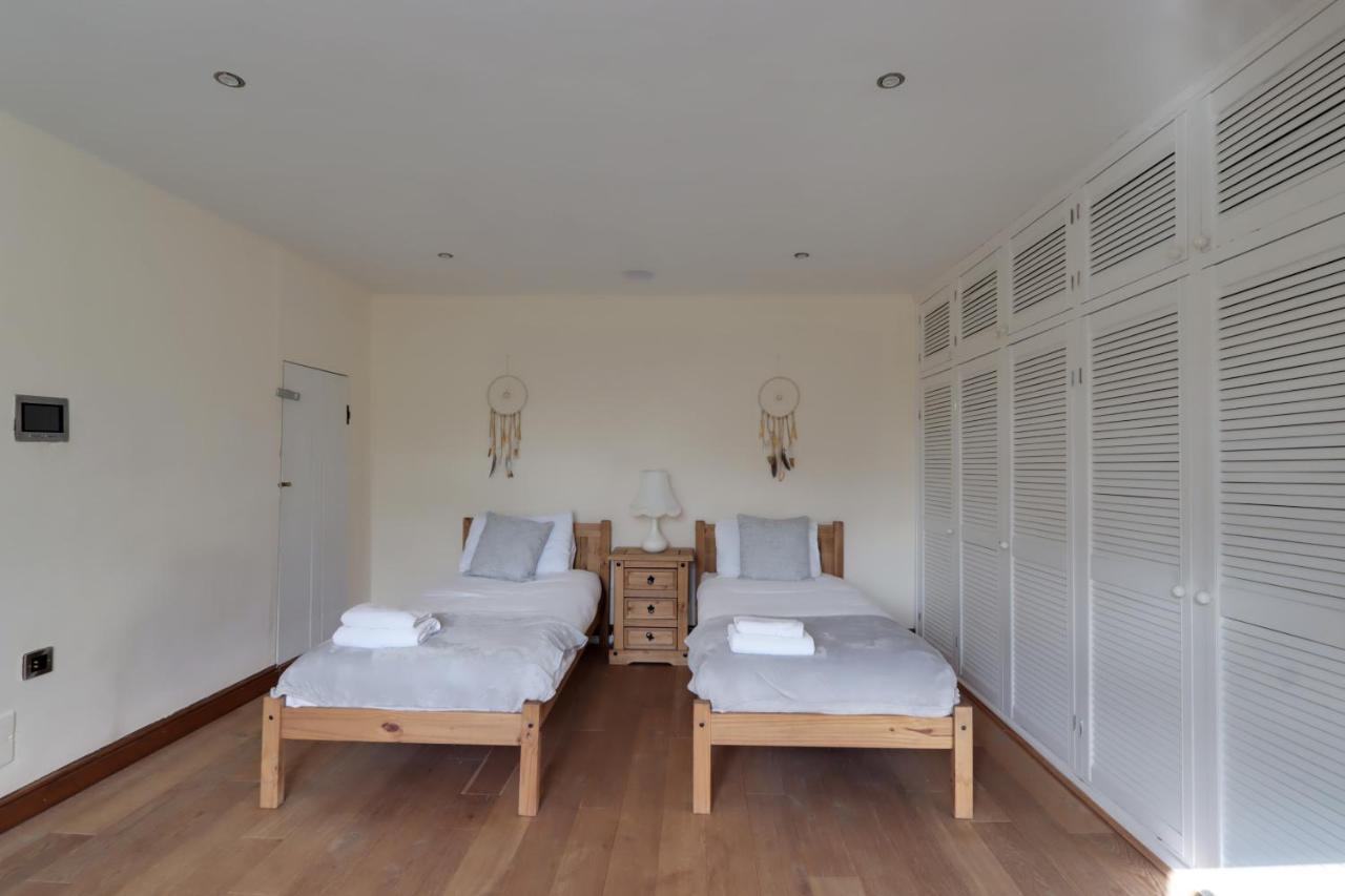 チェスター Bretton House Farm Retreatヴィラ エクステリア 写真